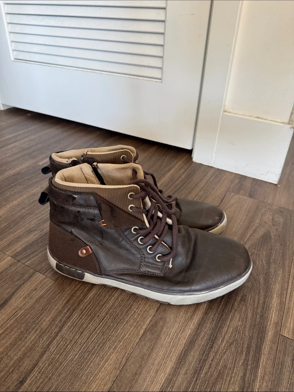 DayFive Men's Brown Leather Chukka Boots with Tan Collar